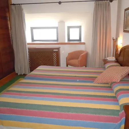 ホテル Hospederia Del Santuario De La Pena De Francia El Cabaco