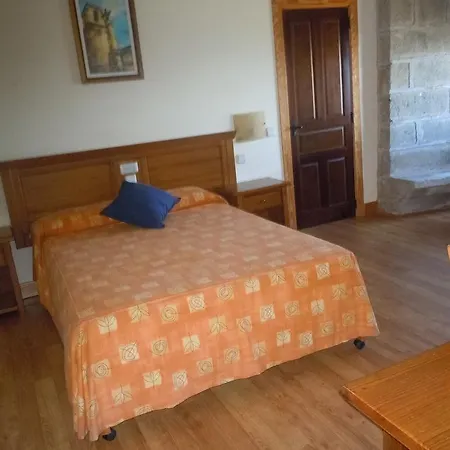 Hospederia Del Santuario De La Pena De Francia El Cabaco