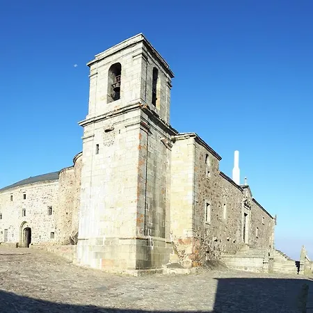 Hospederia Del Santuario De La Pena De Francia El Cabaco