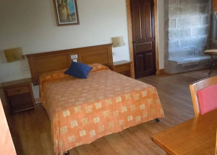 Hospederia Del Santuario De La Pena De Francia El Cabaco