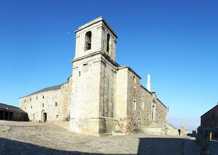 Hospederia Del Santuario De La Pena De Francia El Cabaco