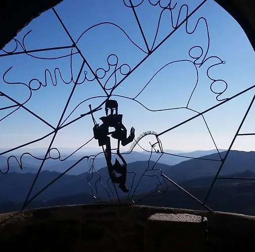 Hospederia Del Santuario De La Pena De Francia El Cabaco